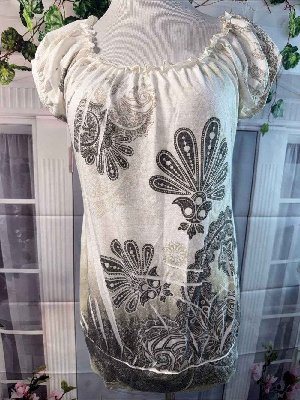 1113-julie's closet White Tunic with Black Paisley Motif